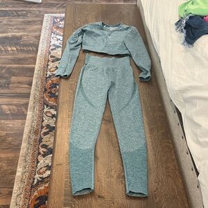 Laki XS Long Sleeve Crop Top and Leggings Set